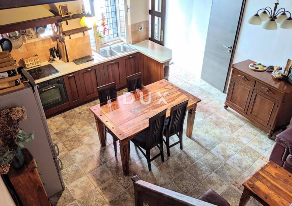 ISTRIA, ROVIGNO - Casa con cortile e due unità abitative nel centro storico