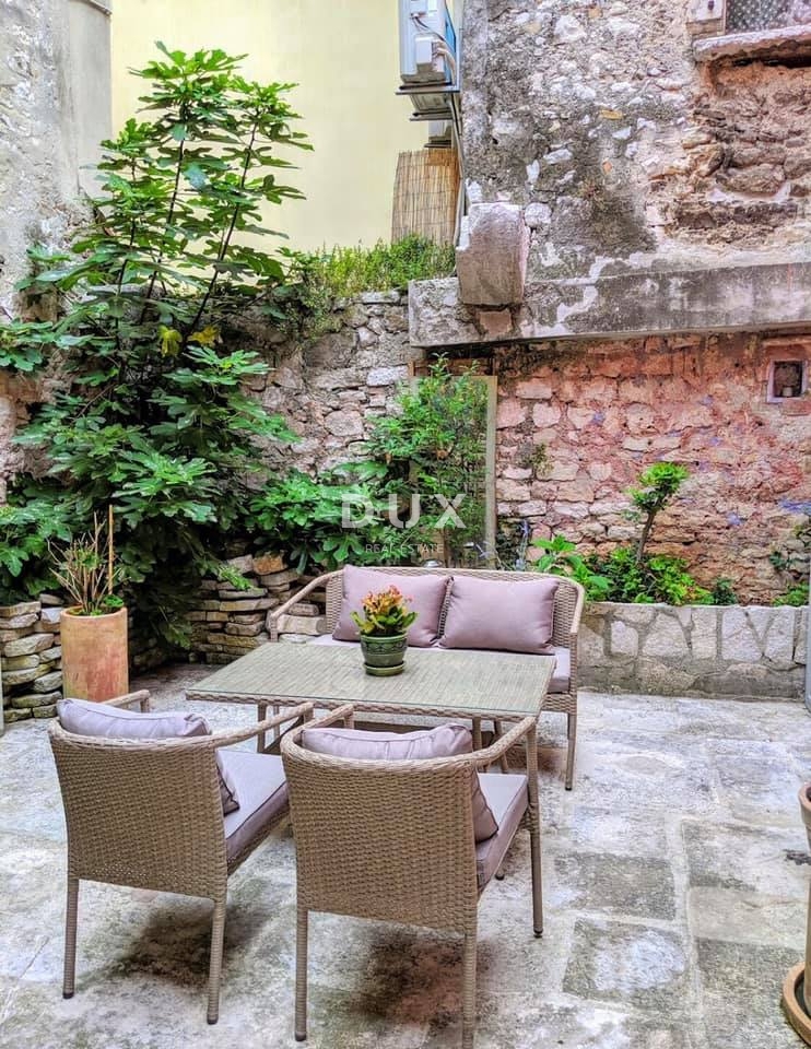 ISTRIA, ROVIGNO - Casa con cortile e due unità abitative nel centro storico