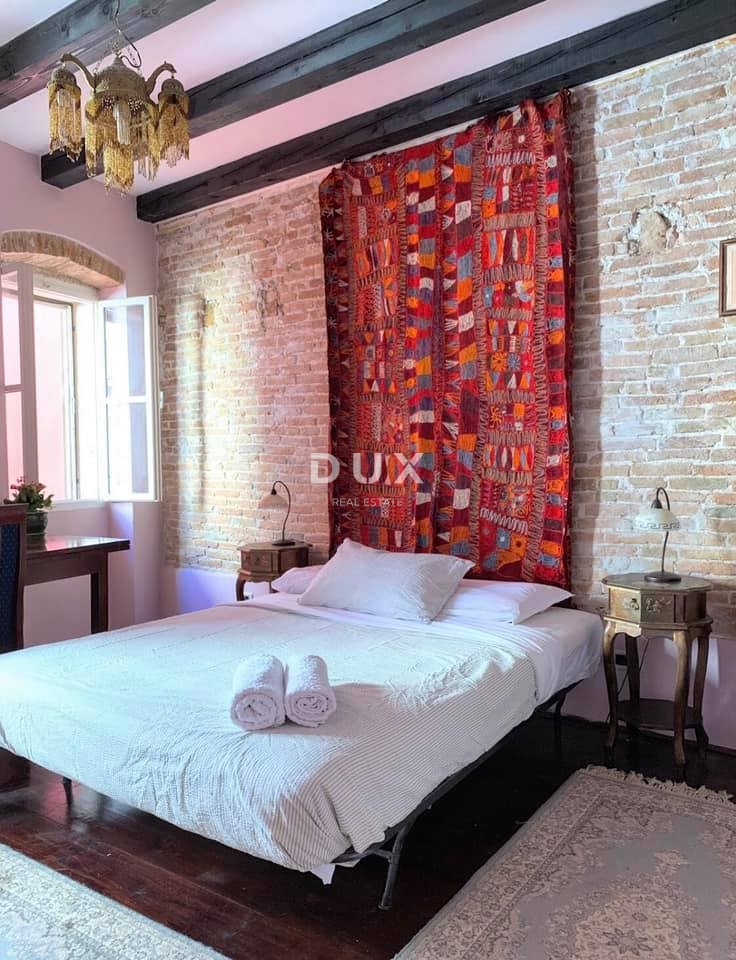 ISTRIA, ROVIGNO - Casa con cortile e due unità abitative nel centro storico