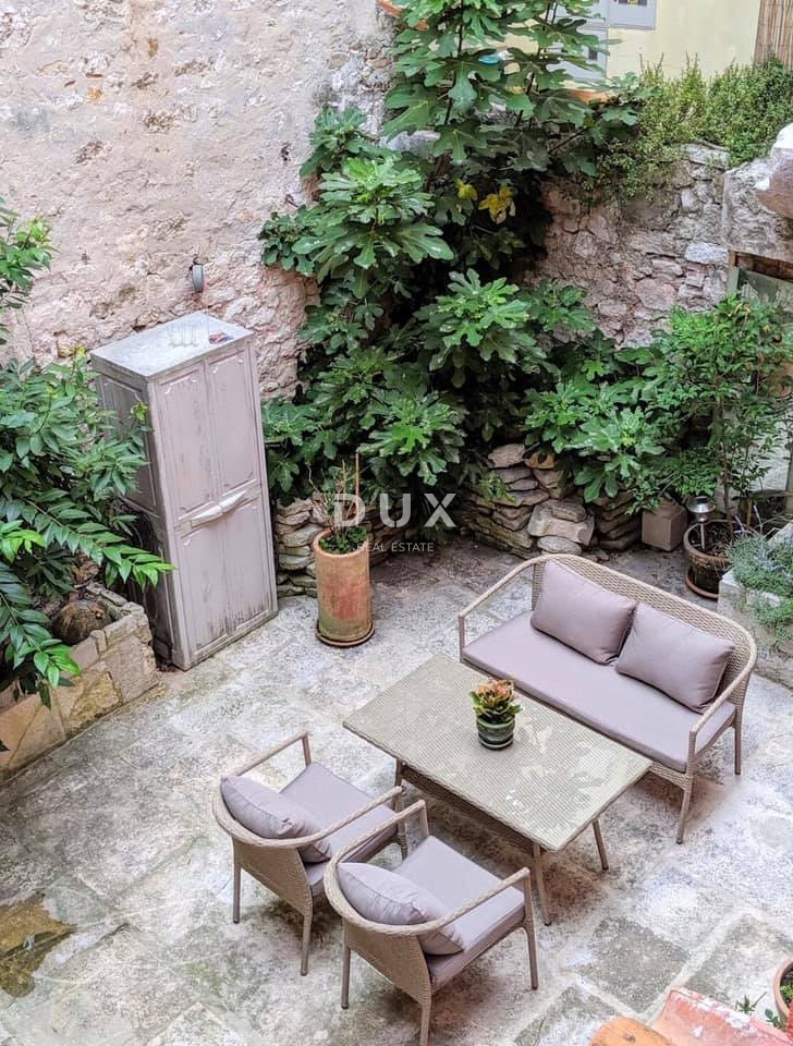 ISTRIA, ROVIGNO - Casa con cortile e due unità abitative nel centro storico