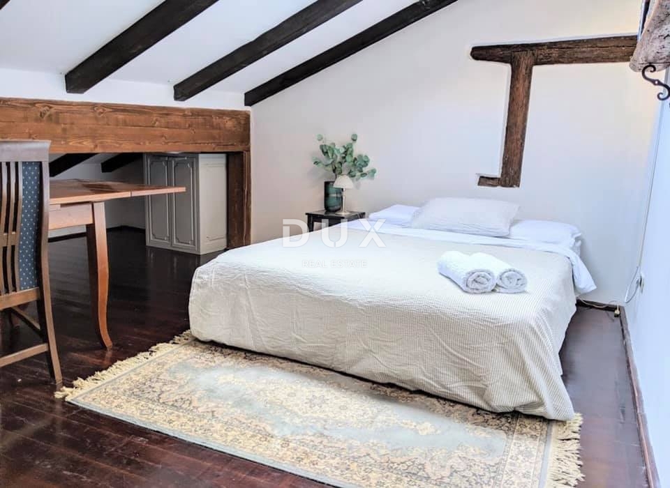 ISTRIA, ROVIGNO - Casa con cortile e due unità abitative nel centro storico