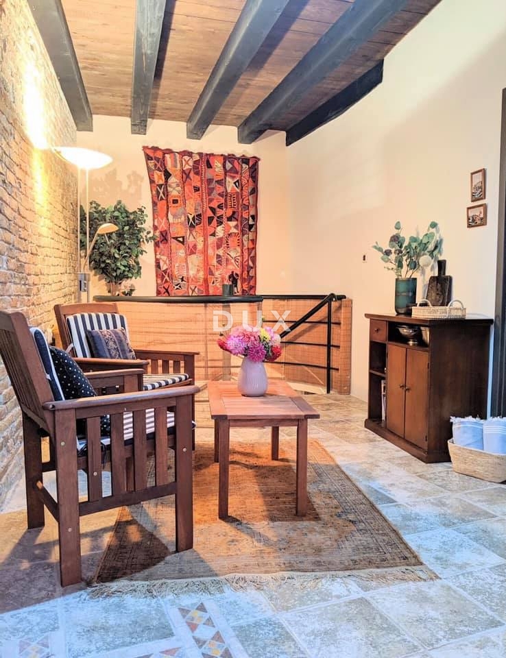 ISTRIA, ROVIGNO - Casa con cortile e due unità abitative nel centro storico