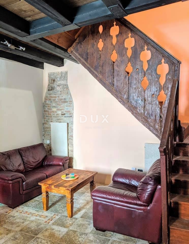 ISTRIA, ROVIGNO - Casa con cortile e due unità abitative nel centro storico