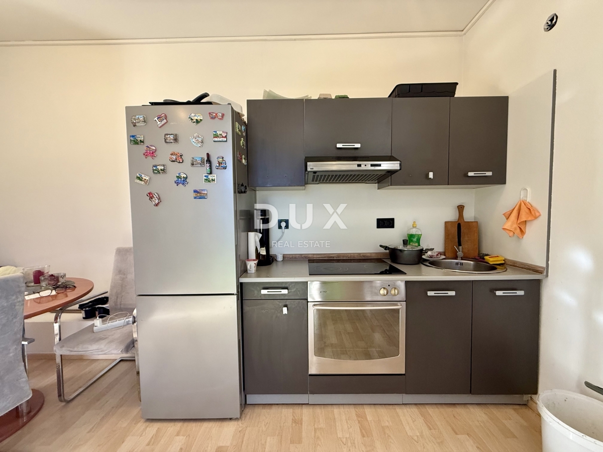 VIŠKOVO, SROKI - 1 CAMERA DA LETTO + SOGGIORNO con una bella terrazza e GARAGE!