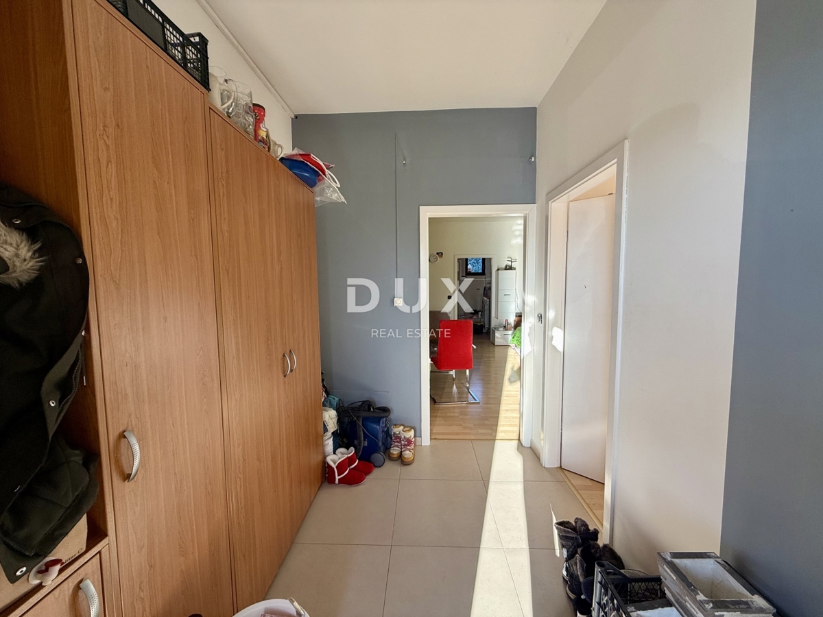 VIŠKOVO, SROKI - 1 CAMERA DA LETTO + SOGGIORNO con una bella terrazza e GARAGE!