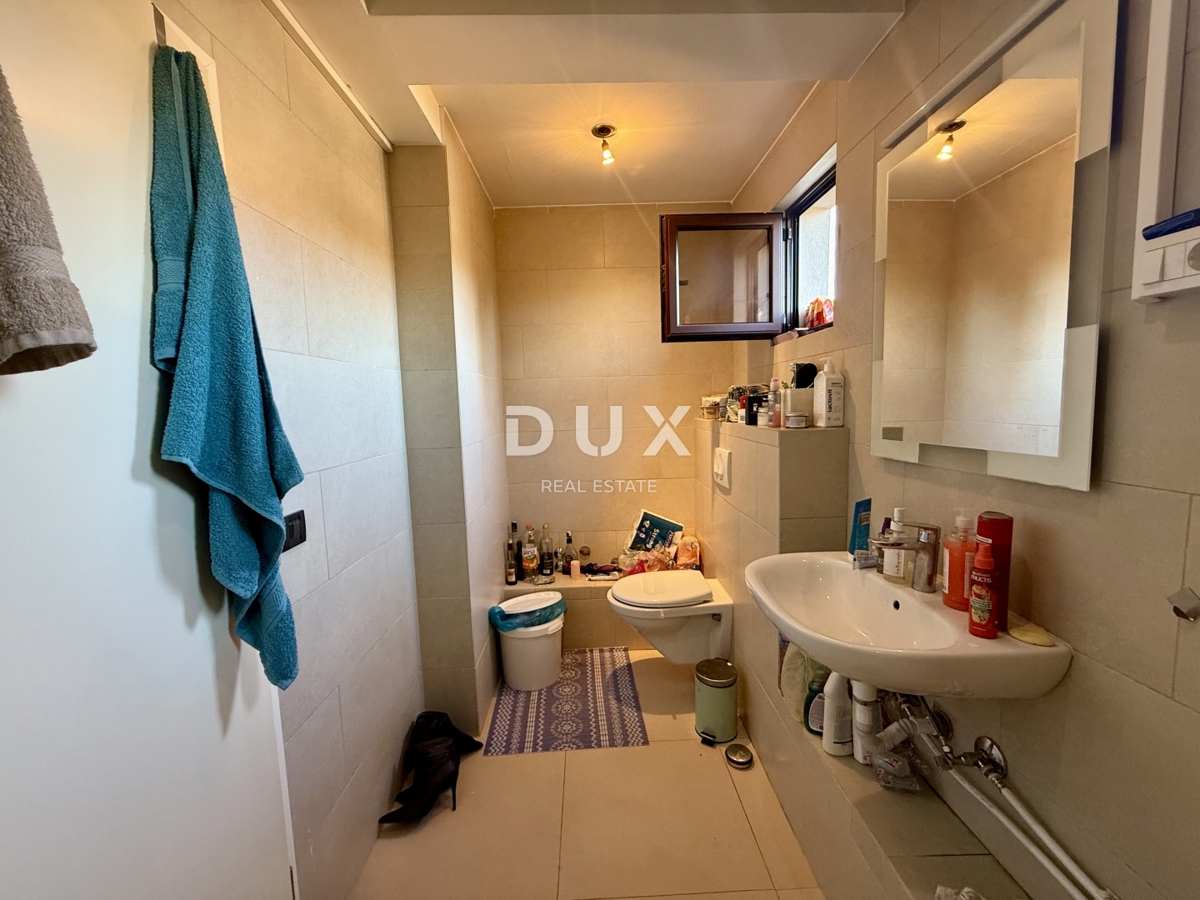 VIŠKOVO, SROKI - 1 CAMERA DA LETTO + SOGGIORNO con una bella terrazza e GARAGE!