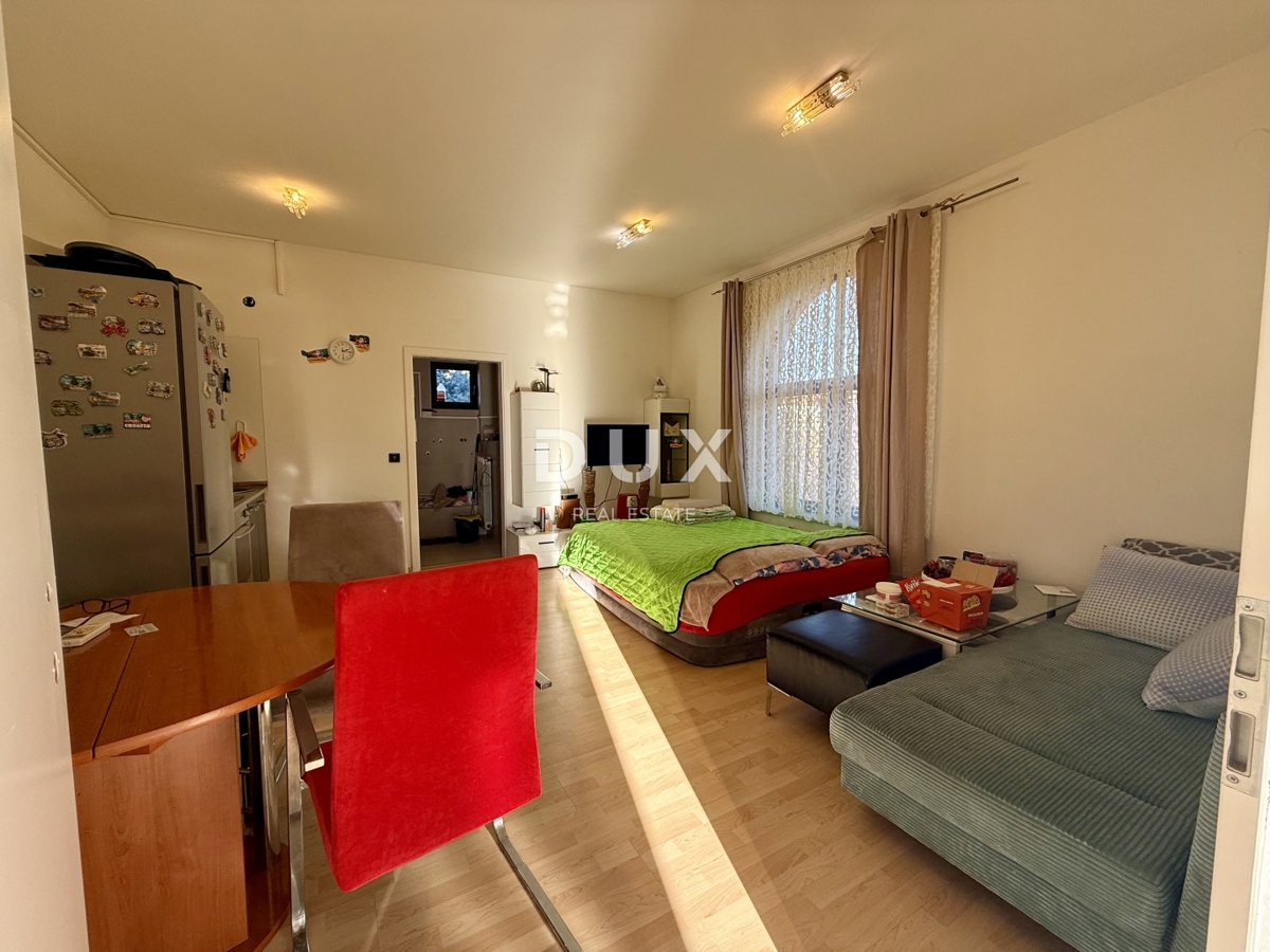 VIŠKOVO, SROKI - 1 CAMERA DA LETTO + SOGGIORNO con una bella terrazza e GARAGE!