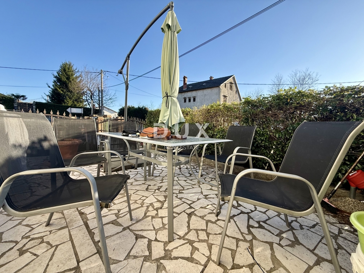 VIŠKOVO, SROKI - 1 CAMERA DA LETTO + SOGGIORNO con una bella terrazza e GARAGE!