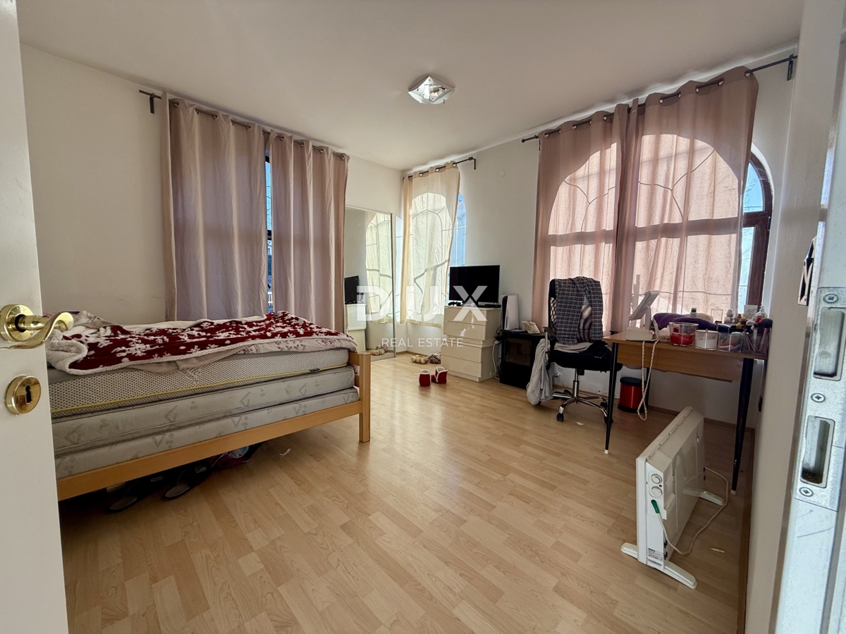 VIŠKOVO, SROKI - 1 CAMERA DA LETTO + SOGGIORNO con una bella terrazza e GARAGE!