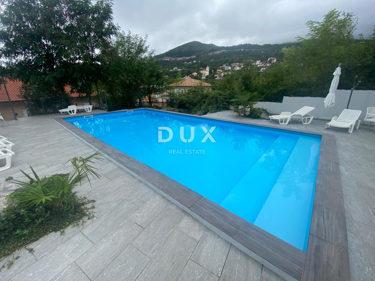 OPATIJA, VEPRINAC - appartamento 2 camere da letto + soggiorno, 82 m2 al piano terra con piscina e vista mare + giardino! OCCASIONE!