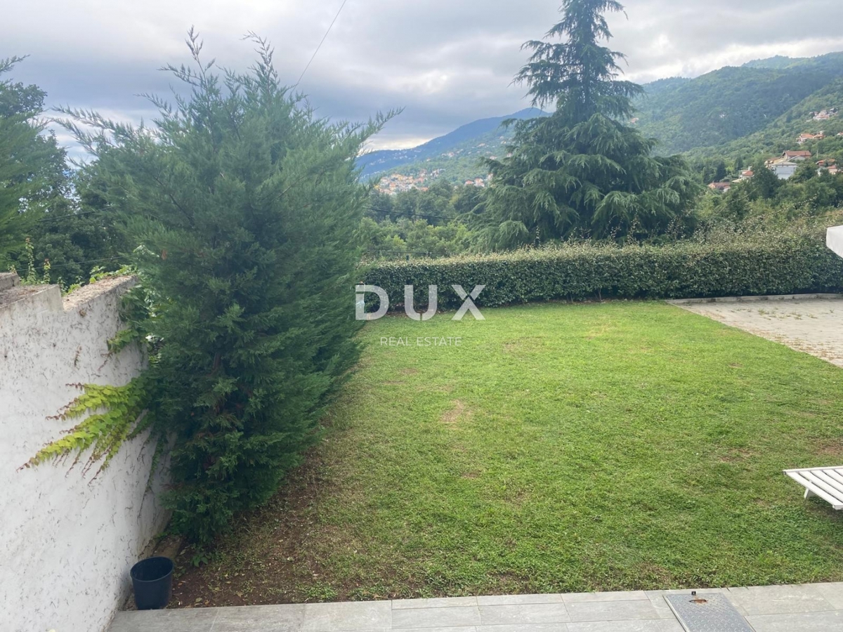 OPATIJA, VEPRINAC - appartamento 2 camere da letto + soggiorno, 82 m2 al piano terra con piscina e vista mare + giardino! OCCASIONE!