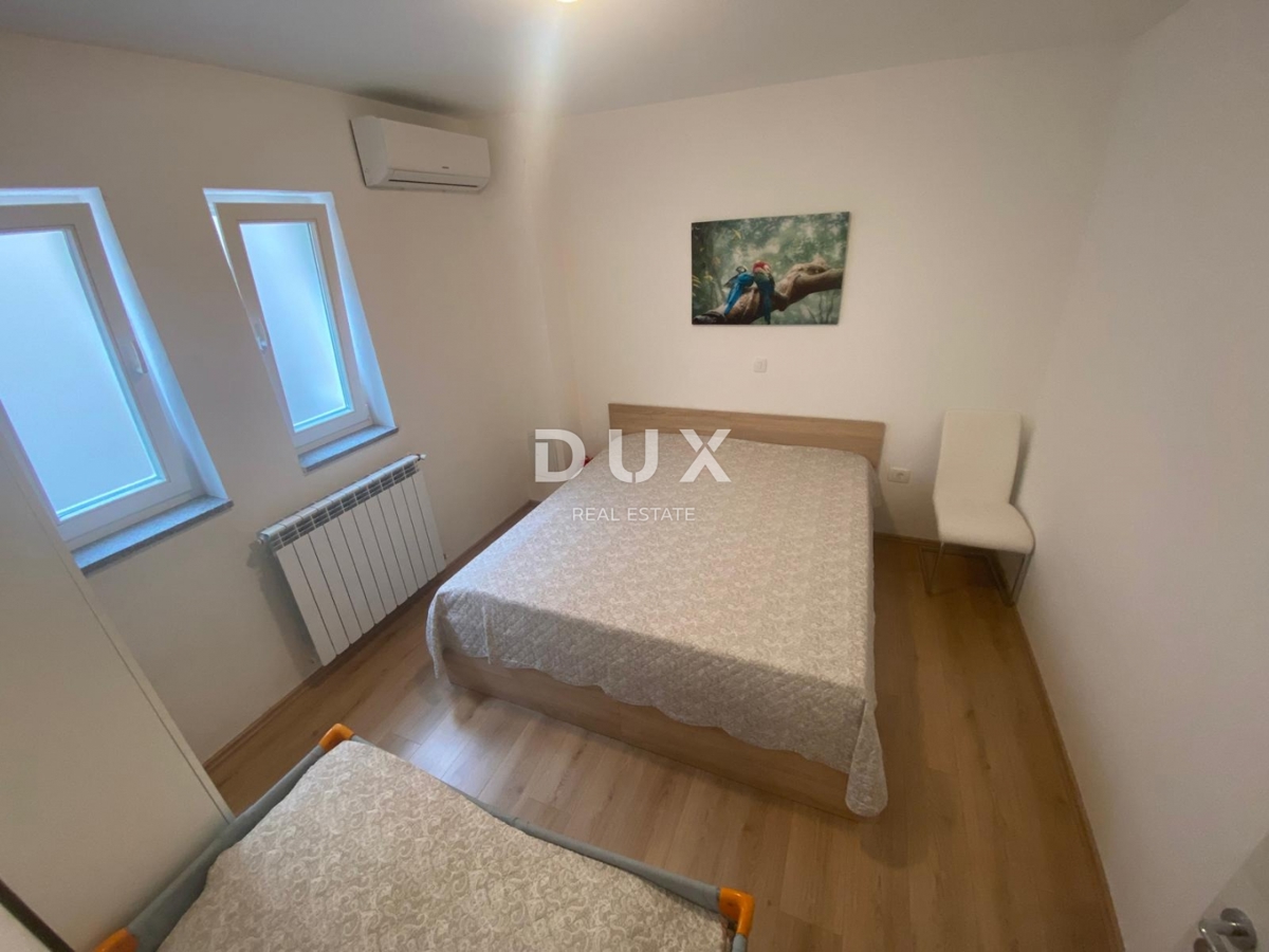 OPATIJA, VEPRINAC - appartamento 2 camere da letto + soggiorno, 82 m2 al piano terra con piscina e vista mare + giardino! OCCASIONE!