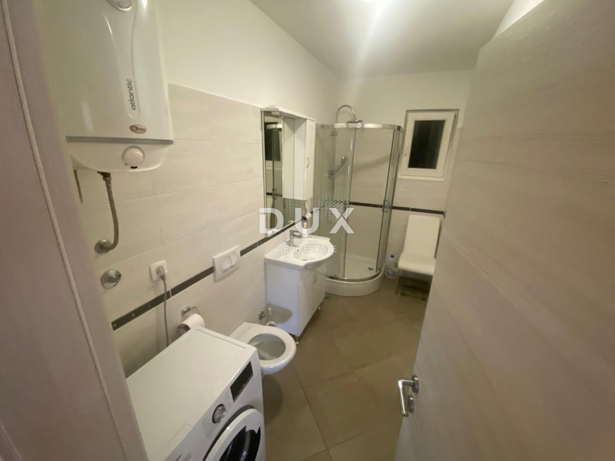 OPATIJA, VEPRINAC - appartamento 2 camere da letto + soggiorno, 82 m2 al piano terra con piscina e vista mare + giardino! OCCASIONE!