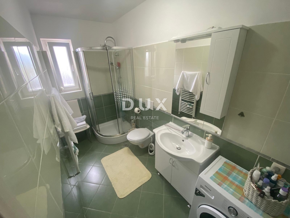 OPATIJA, VEPRINAC - appartamento 2 camere da letto + soggiorno, 82 m2 al piano terra con piscina e vista mare + giardino! OCCASIONE!