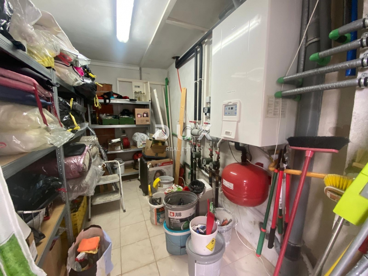 OPATIJA, VEPRINAC - appartamento 2 camere da letto + soggiorno, 82 m2 al piano terra con piscina e vista mare + giardino! OCCASIONE!