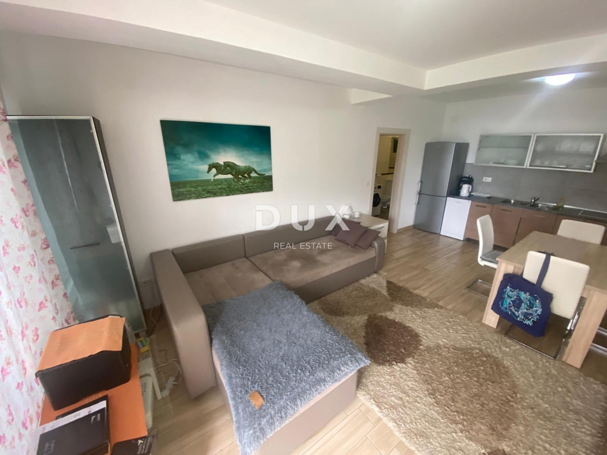 OPATIJA, VEPRINAC - appartamento 2 camere da letto + soggiorno, 82 m2 al piano terra con piscina e vista mare + giardino! OCCASIONE!