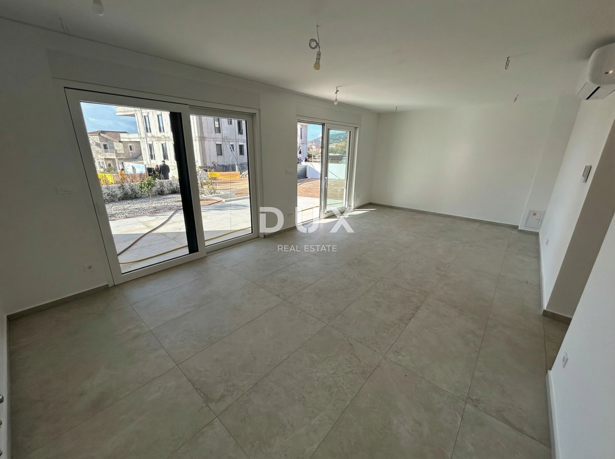 ŠIBENIK, TRIBUNJ - Appartamento al piano terra di un edificio di nuova costruzione di qualità