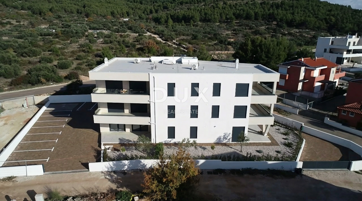 ŠIBENIK, TRIBUNJ - Appartamento al piano terra di un edificio di nuova costruzione di qualità