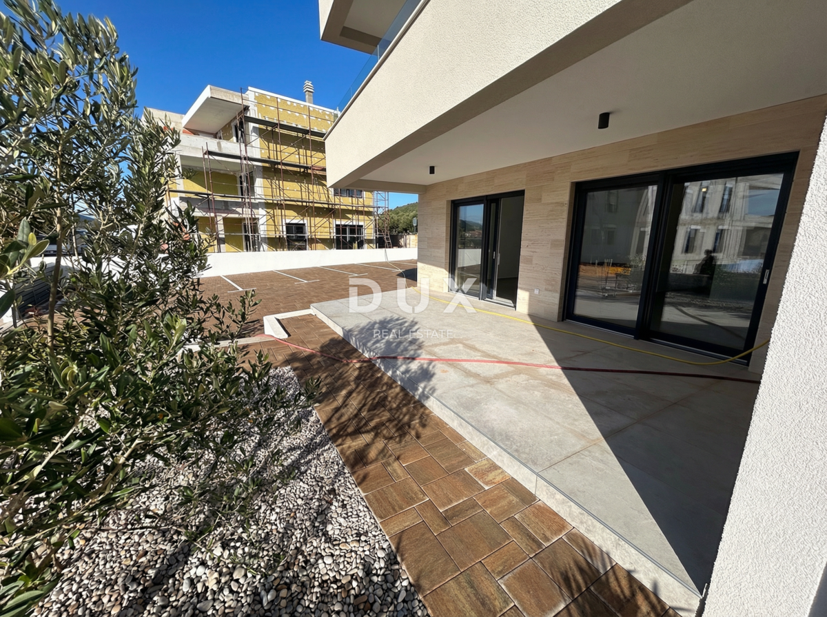 ŠIBENIK, TRIBUNJ - Appartamento al piano terra di un edificio di nuova costruzione di qualità