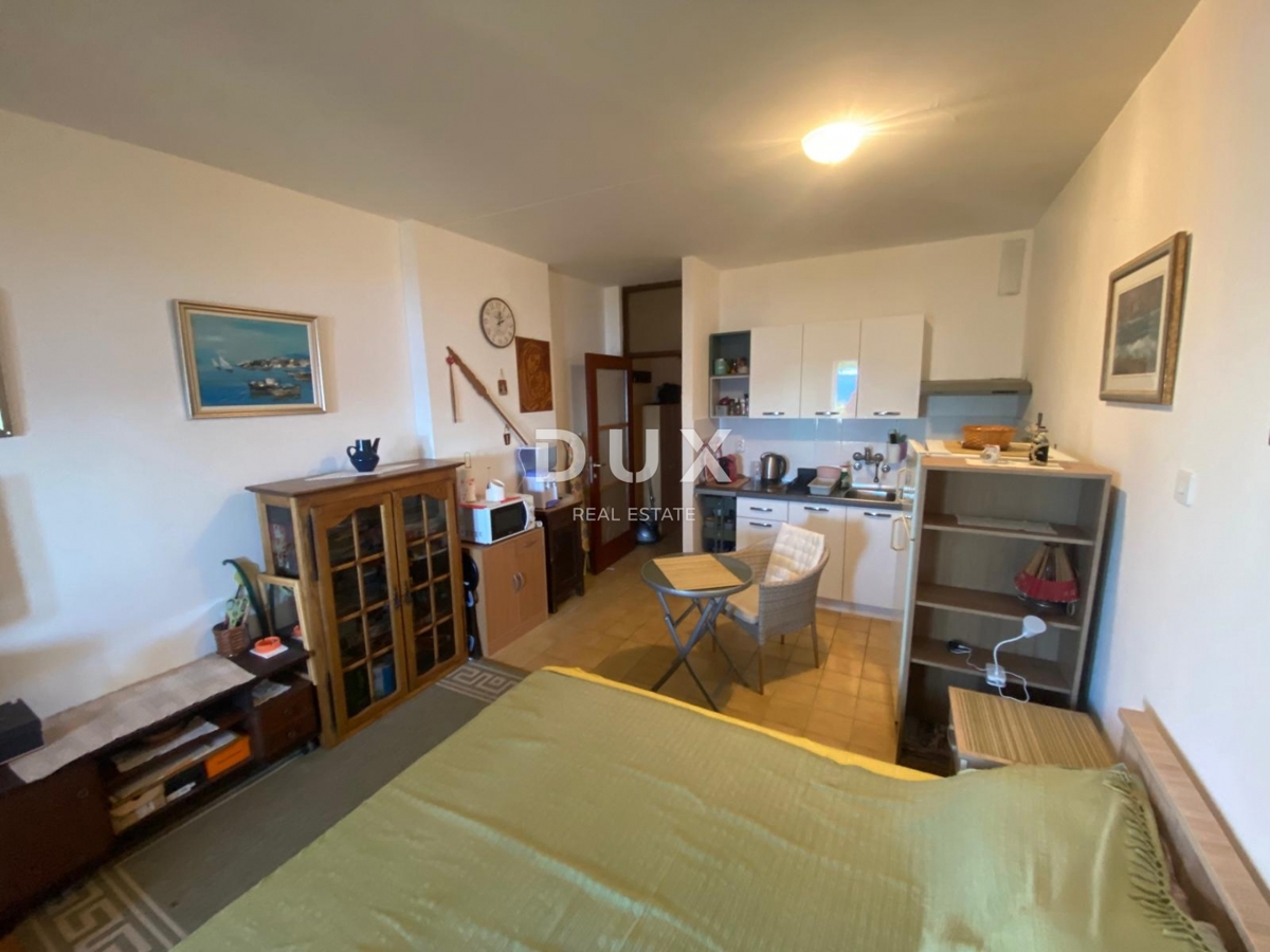 NOVI VINODOLSKI - appartamento di 30 m2 con vista panoramica sul mare! OCCASIONE!