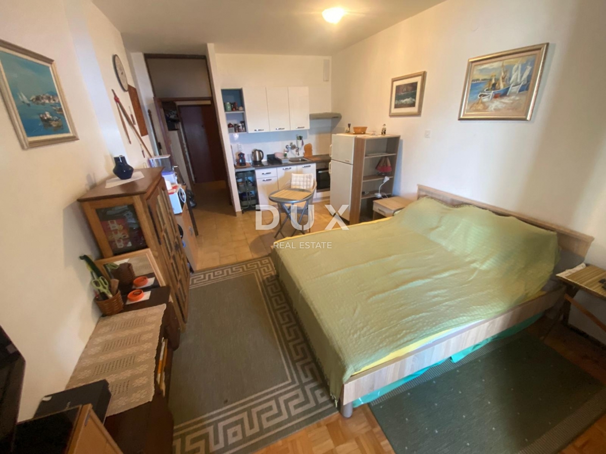 NOVI VINODOLSKI - appartamento di 30 m2 con vista panoramica sul mare! OCCASIONE!