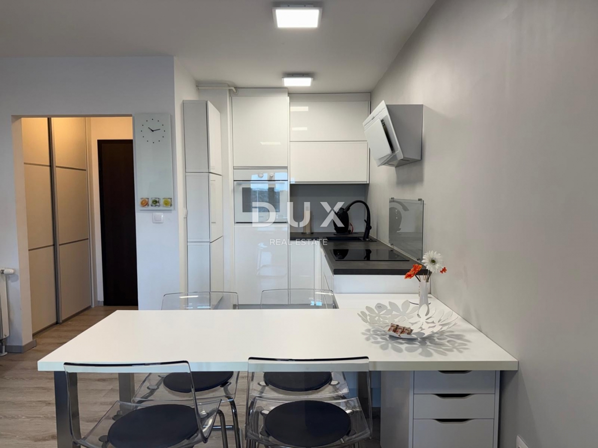 ISTRIA, POLA - Appartamento con vista mare e garage in posizione unica!