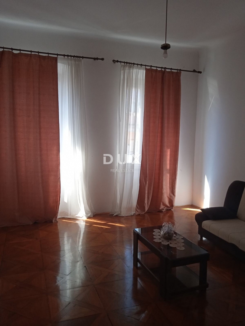 ISTRIA, POLA – Spazioso appartamento con grande potenziale