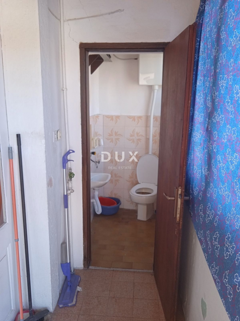 ISTRIA, POLA – Spazioso appartamento con grande potenziale