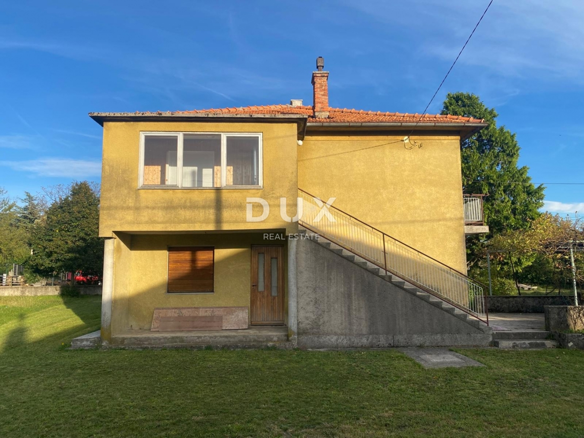 RIJEKA, DRAŽICE, CENTRO - casa indipendente con due appartamenti separati in ottima posizione + 2.200 m2 di TERRENO EDIFICABILE! OCCASIONE!