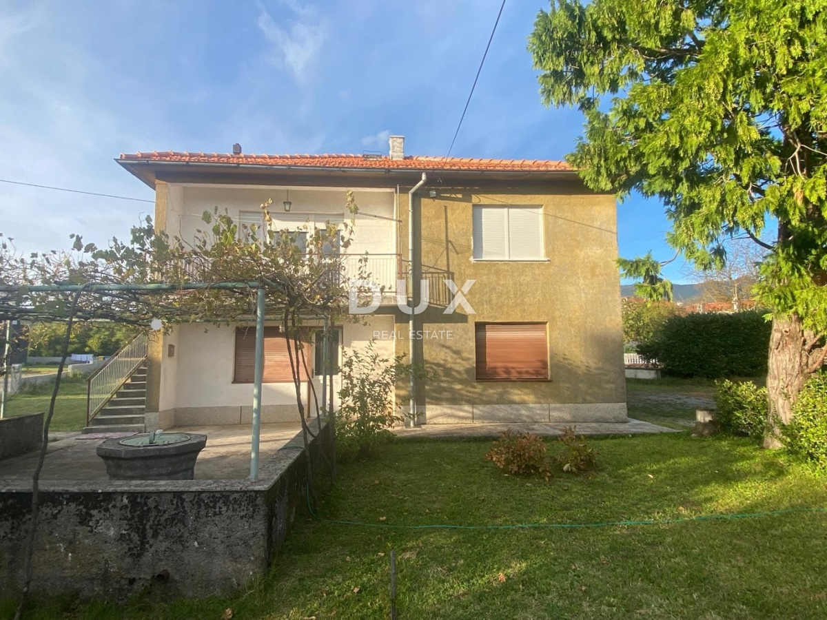 RIJEKA, DRAŽICE, CENTRO - casa indipendente con due appartamenti separati in ottima posizione + 2.200 m2 di TERRENO EDIFICABILE! OCCASIONE!