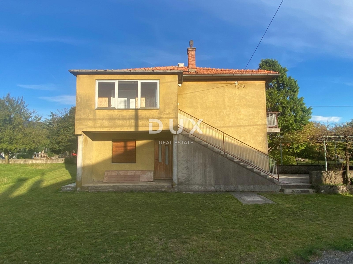 RIJEKA, DRAŽICE, CENTRO - casa indipendente con due appartamenti separati in ottima posizione + 2.200 m2 di TERRENO EDIFICABILE! OCCASIONE!