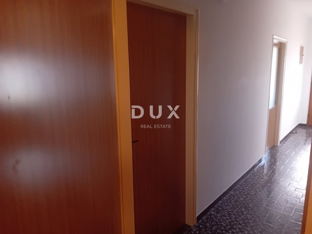 RIJEKA, DRAŽICE, CENTRO - casa indipendente con due appartamenti separati in ottima posizione + 2.200 m2 di TERRENO EDIFICABILE! OCCASIONE!