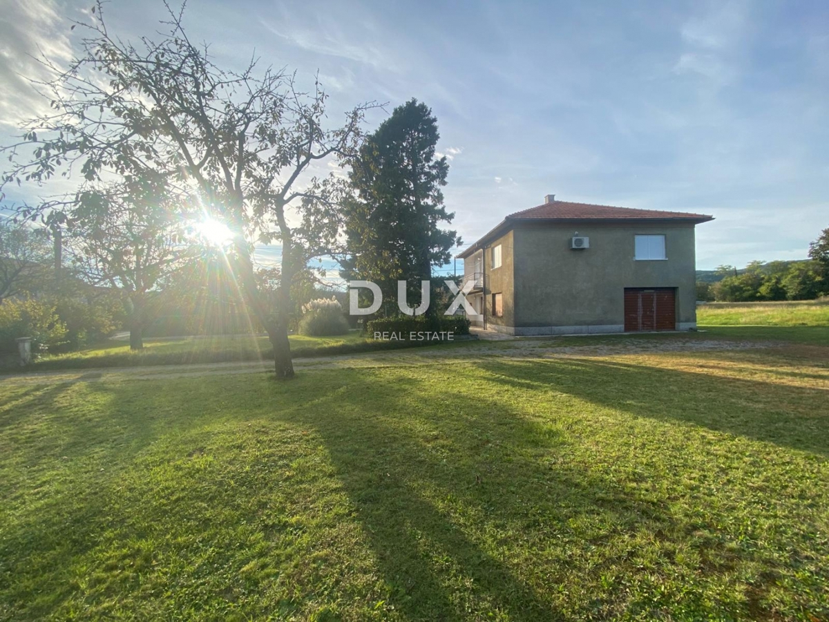 RIJEKA, DRAŽICE, CENTRO - casa indipendente con due appartamenti separati in ottima posizione + 2.200 m2 di TERRENO EDIFICABILE! OCCASIONE!