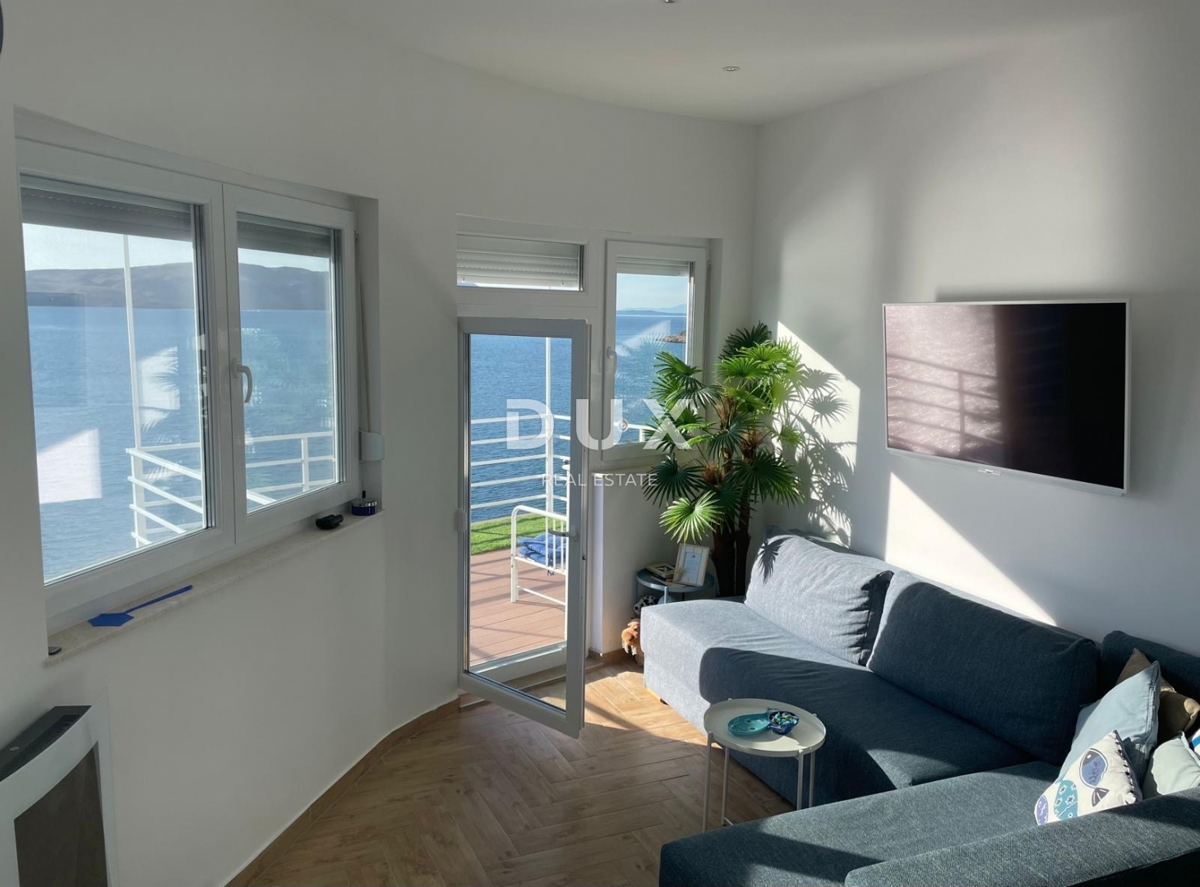 SENJ, DINTORNI – appartamento in prima fila sul mare