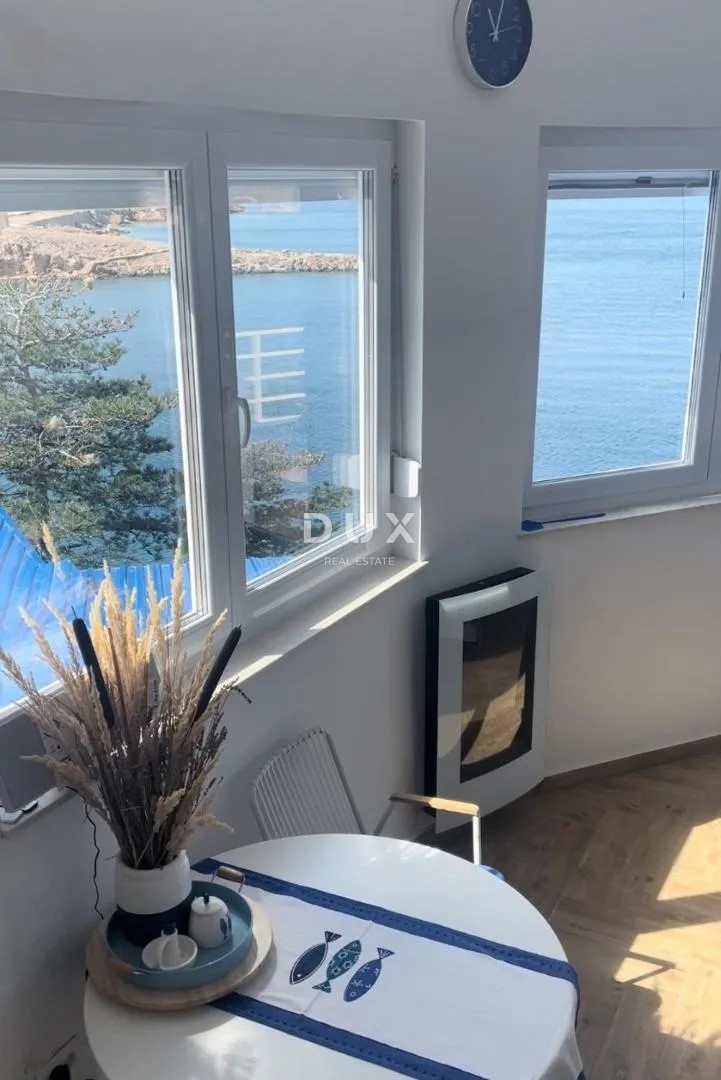 SENJ, DINTORNI – appartamento in prima fila sul mare