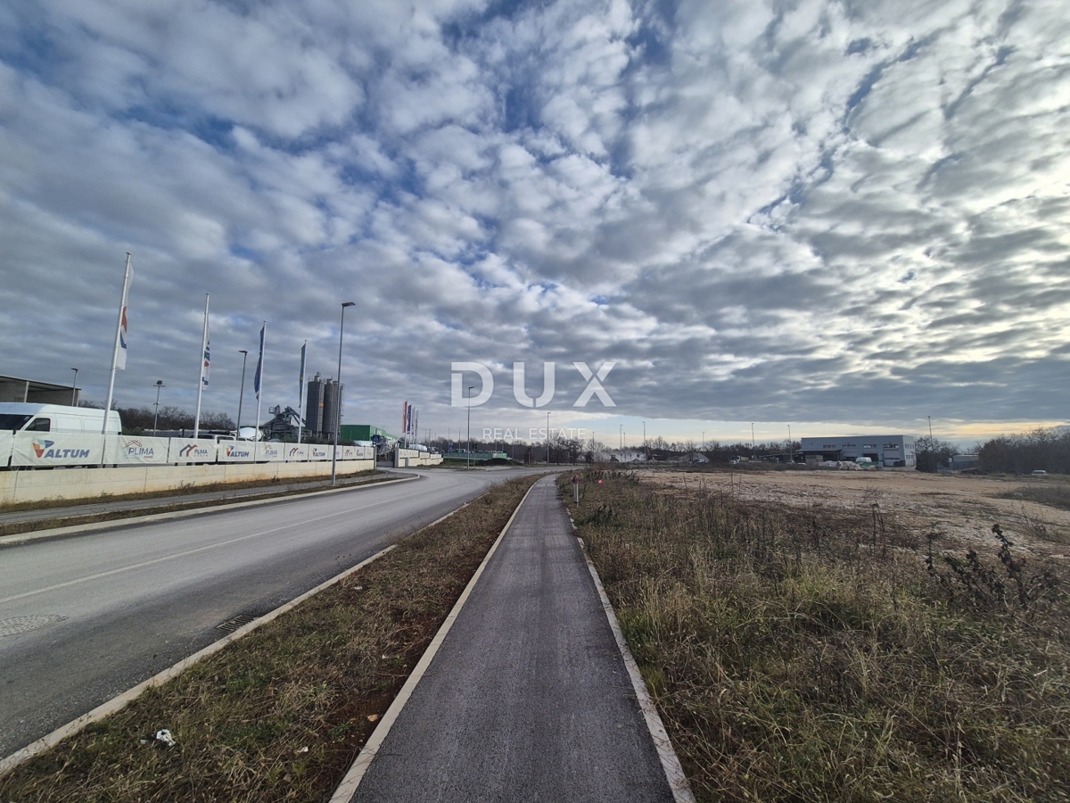 PARENZO, ŽBANDAJ - Terreno industriale attraente per edilizia commerciale