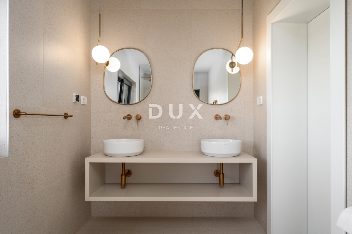 ISTRIA, PARENZO - Villa esclusiva, tre unità abitative, lusso in riva al mare