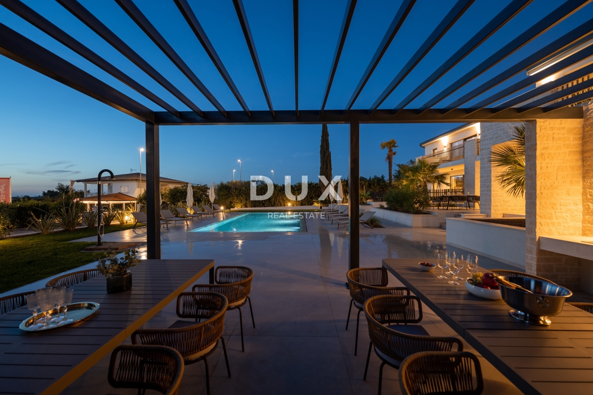 ISTRIA, PARENZO - Villa esclusiva, tre unità abitative, lusso in riva al mare