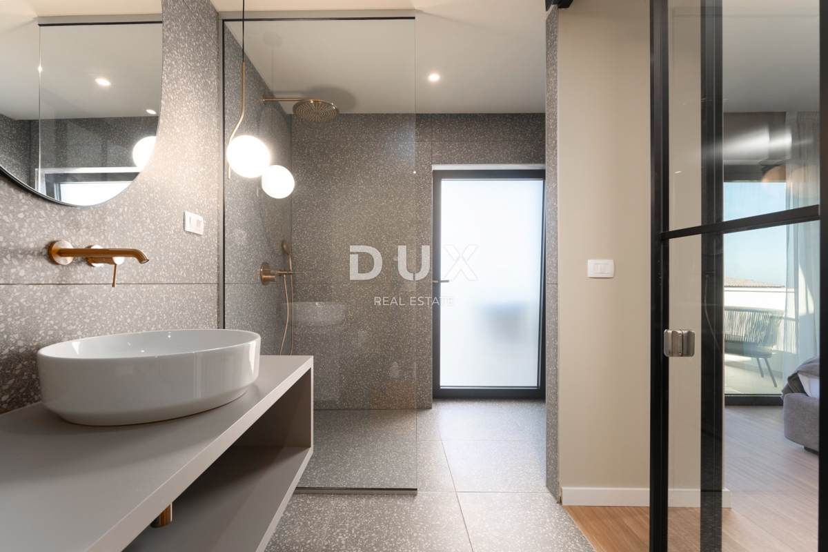 ISTRIA, PARENZO - Villa esclusiva, tre unità abitative, lusso in riva al mare