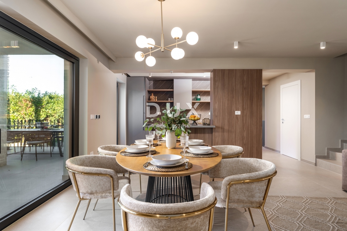 ISTRIA, PARENZO - Villa esclusiva, tre unità abitative, lusso in riva al mare