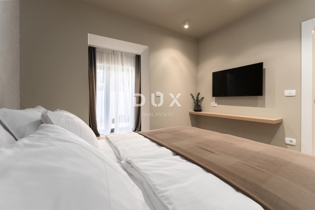 ISTRIA, PARENZO - Villa esclusiva, tre unità abitative, lusso in riva al mare