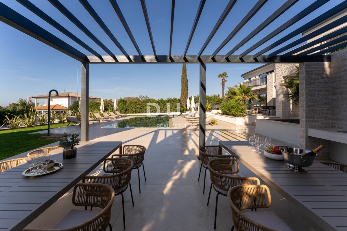 ISTRIA, PARENZO - Villa esclusiva, tre unità abitative, lusso in riva al mare