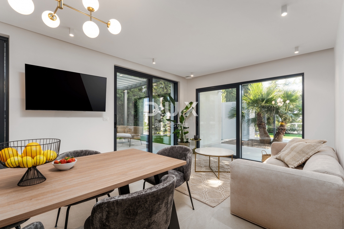 ISTRIA, PARENZO - Villa esclusiva, tre unità abitative, lusso in riva al mare