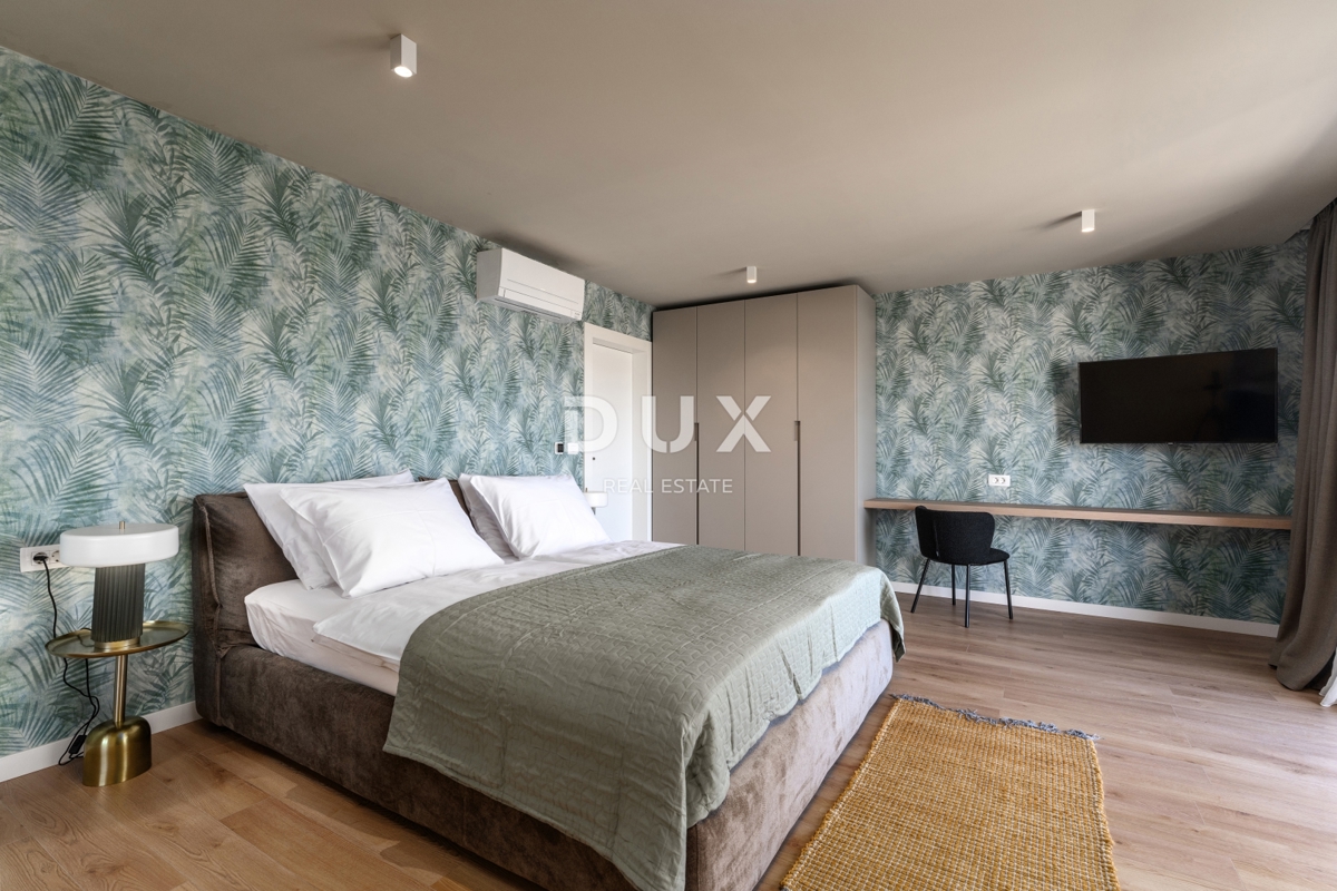 ISTRIA, PARENZO - Villa esclusiva, tre unità abitative, lusso in riva al mare