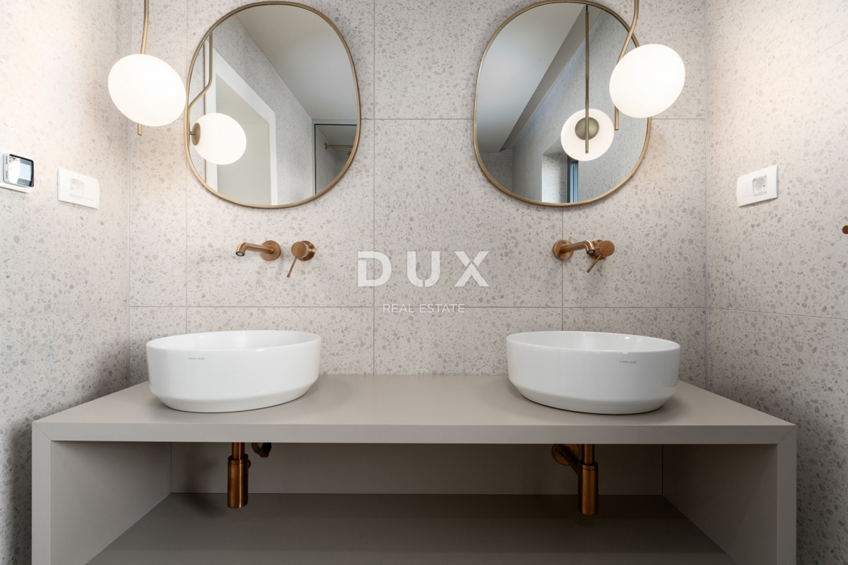 ISTRIA, PARENZO - Villa esclusiva, tre unità abitative, lusso in riva al mare