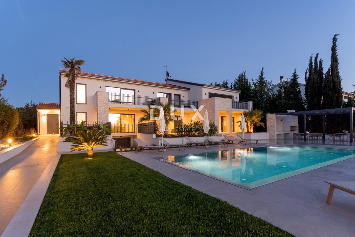 ISTRIA, PARENZO - Villa esclusiva, tre unità abitative, lusso in riva al mare