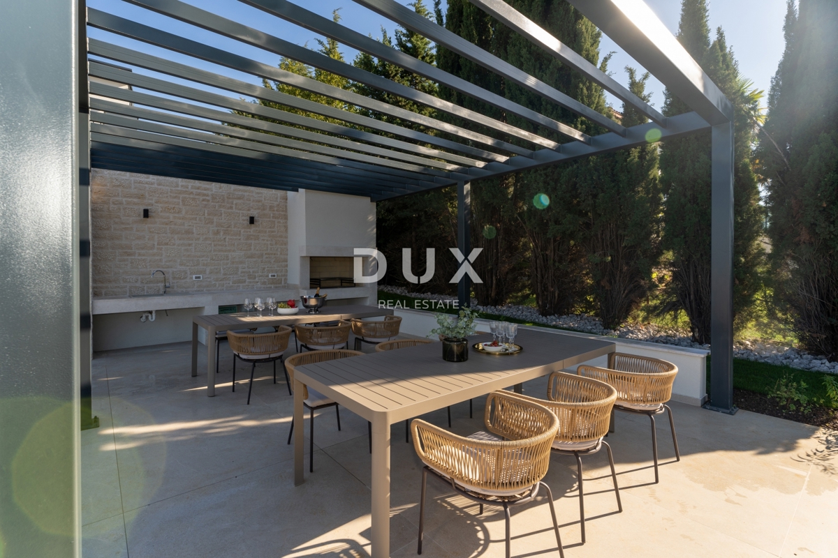 ISTRIA, PARENZO - Villa esclusiva, tre unità abitative, lusso in riva al mare