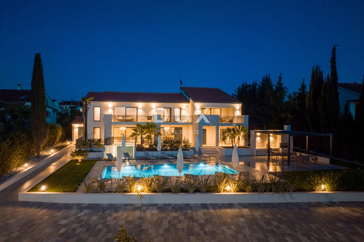 ISTRIA, PARENZO - Villa esclusiva, tre unità abitative, lusso in riva al mare