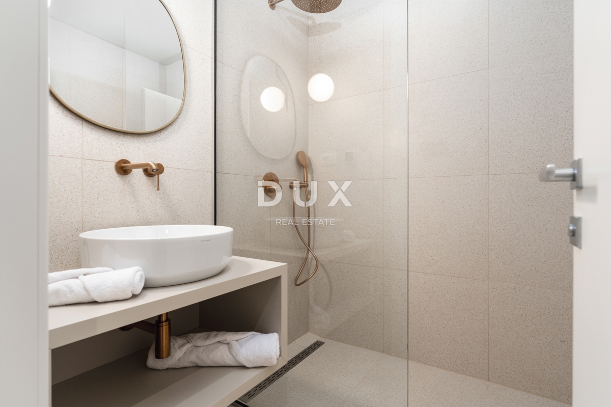 ISTRIA, PARENZO - Villa esclusiva, tre unità abitative, lusso in riva al mare