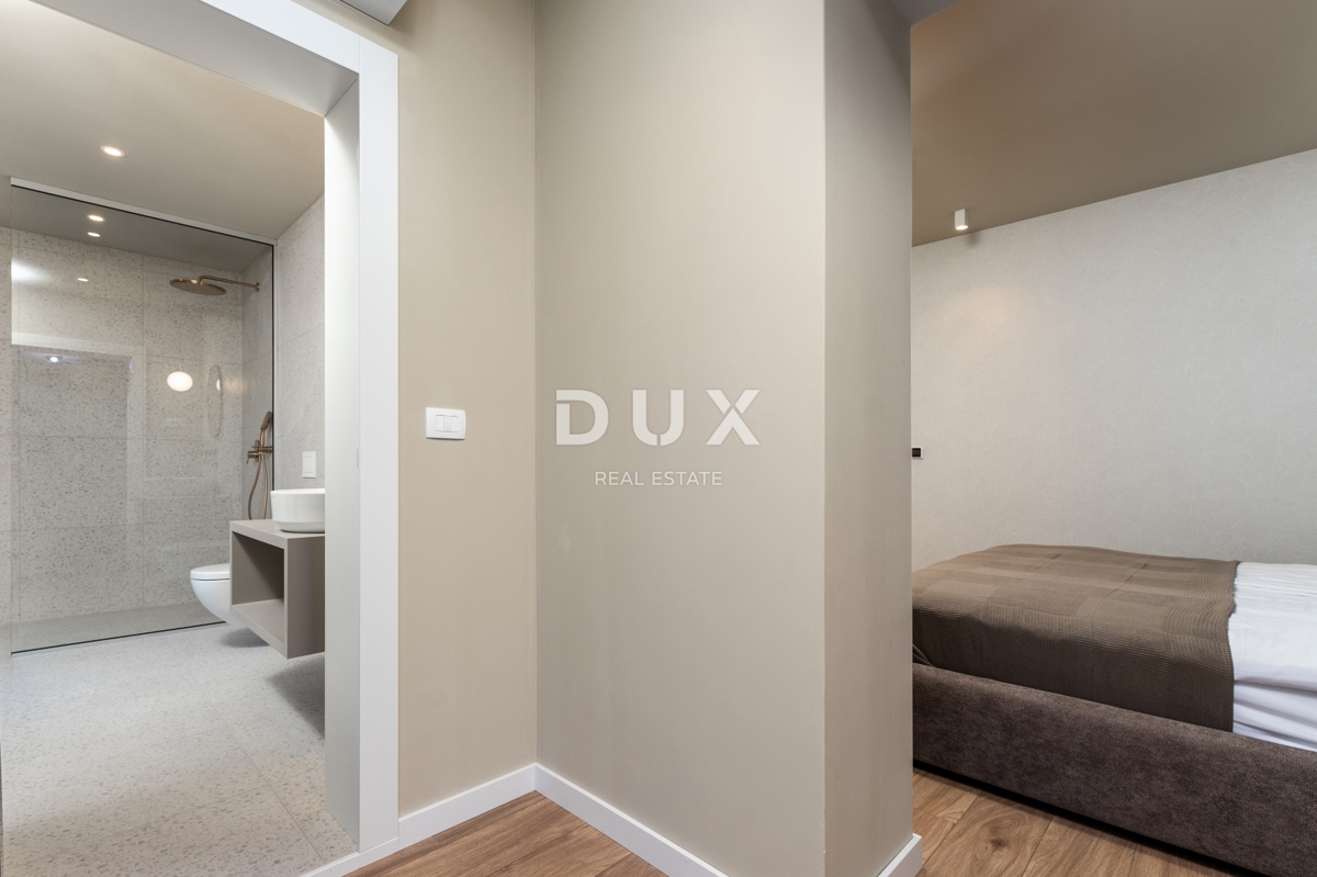 ISTRIA, PARENZO - Villa esclusiva, tre unità abitative, lusso in riva al mare